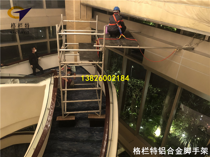 搭建悬空铝合金脚手架